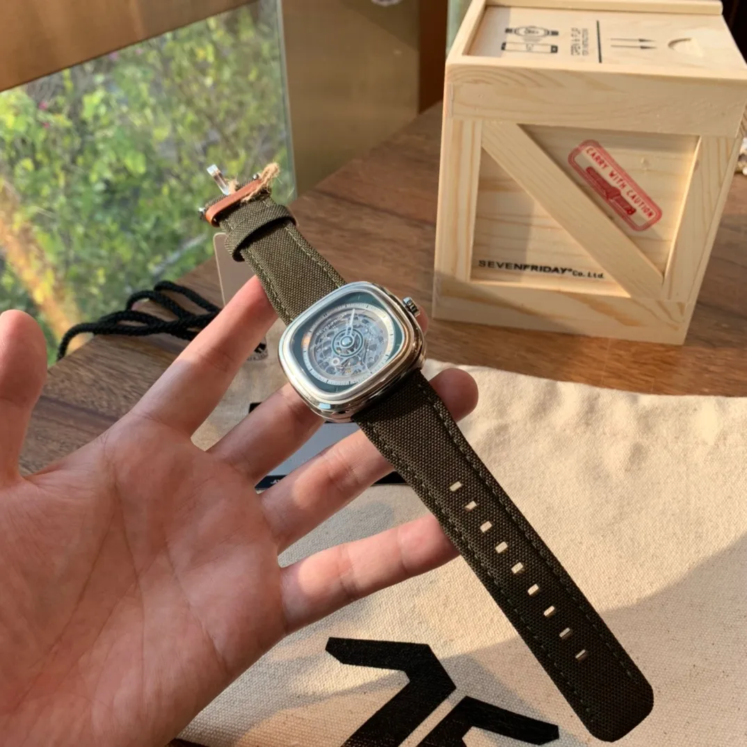 【Tmall Authentic Product】💰1720! Seven Fridays new shipment T2/01 seems to be more handsome with military green clothes. The dial diameter is 45*45.6mm, strengthened mineral glass mirror, green canvas strap, with same-color stitching, please note that it is the same color. The 316 stainless steel case has been polished, frosted, and sandblasted.
